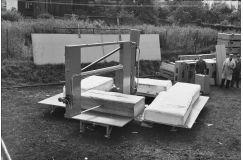 At the model of the S-line, the cutting unit used to rotate across four static tables, where the foam blocks used to lie. 